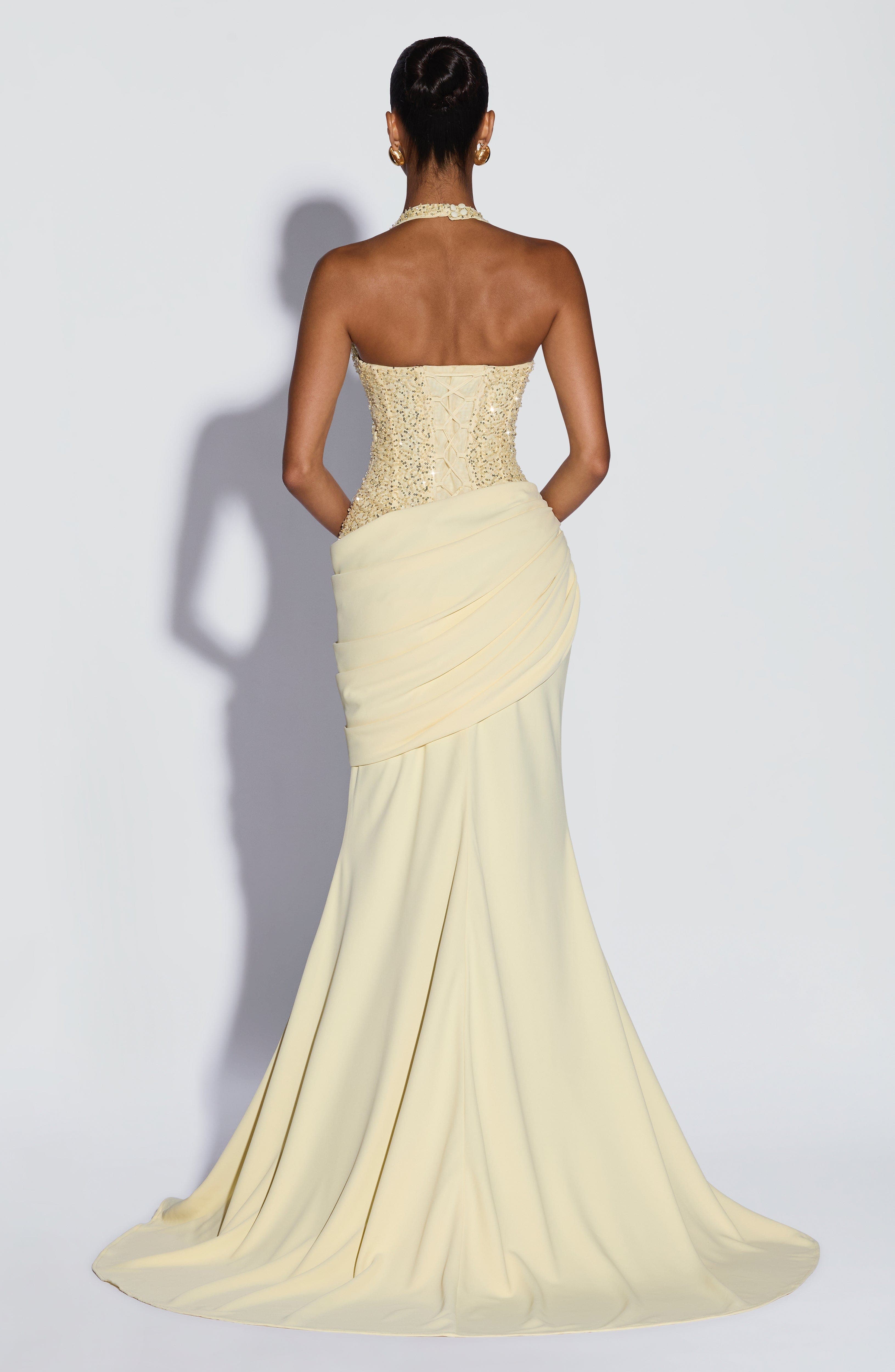 Luxe halterjurk met V-hals en  - Female Formal Wear recensie en prijs
