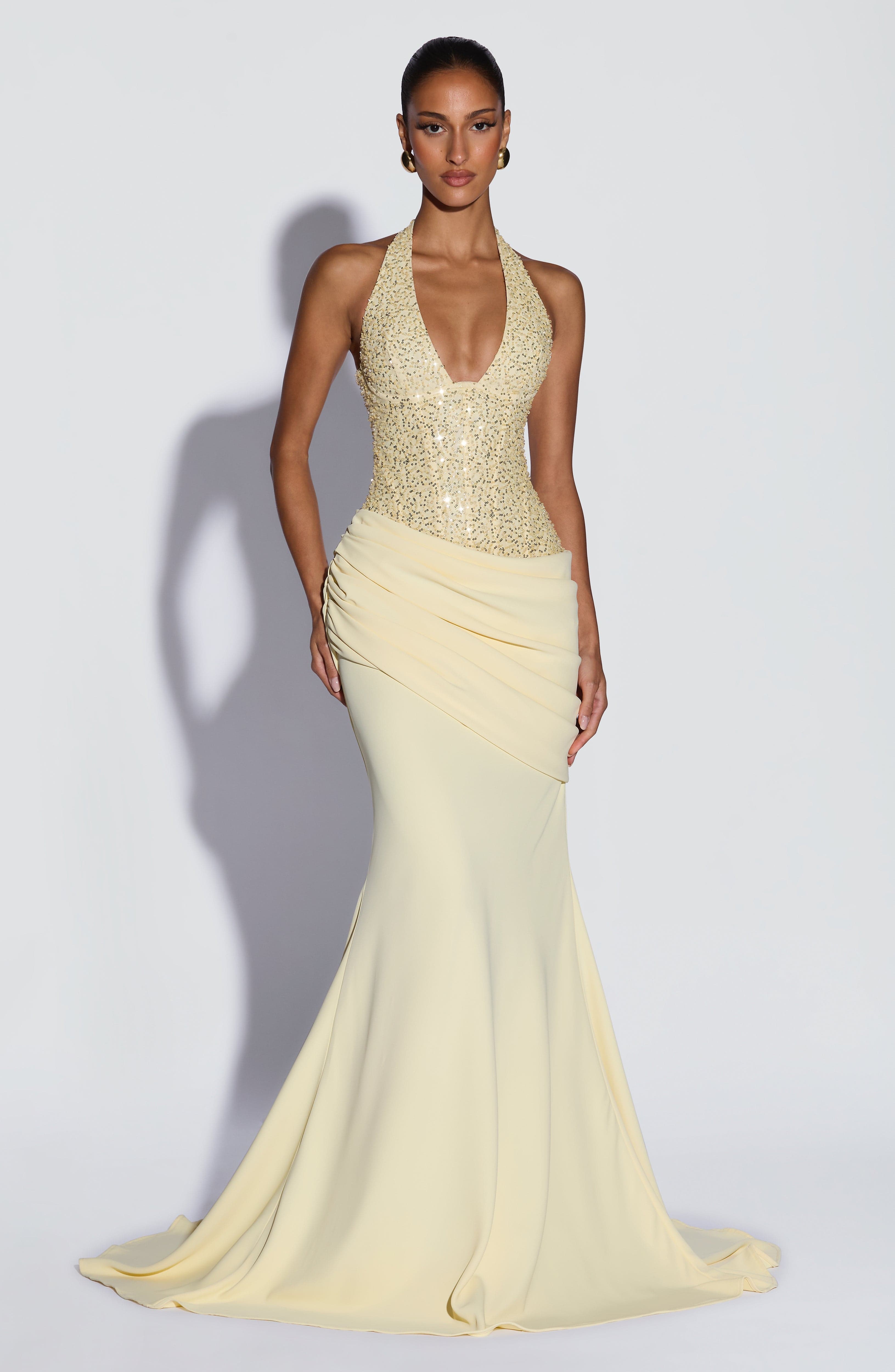 Luxe halterjurk met V-hals en  - Female Formal Wear recensie en prijs