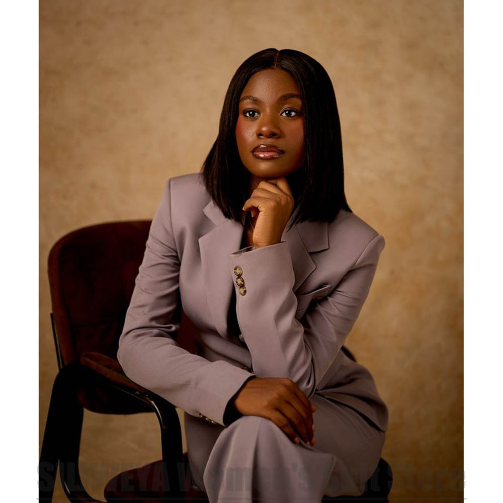 Chique damespak met revers, en - Women Formal Wear Business recensie en prijs