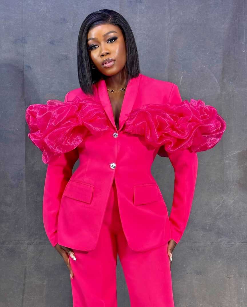 Aangepaste hete roze vrouwen b - Women Formal Wear With Tie recensie en prijs